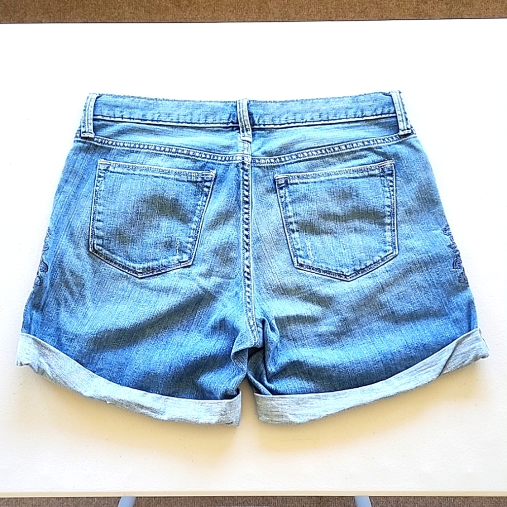 Women's Eddie Bauer Boyfriend Jean shorts - Picture 2 of 8